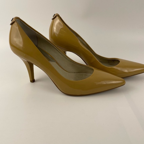 MICHAEL Michael Kors Patent Leather Pointed Toe Heel Pumps 6 Mustard - Picture 3 of 16